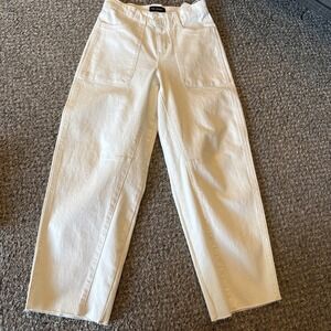 Free Assembly Women's Carpenter Barrel Jeans Size 0 Vanilla Cream Raw Hem NWT